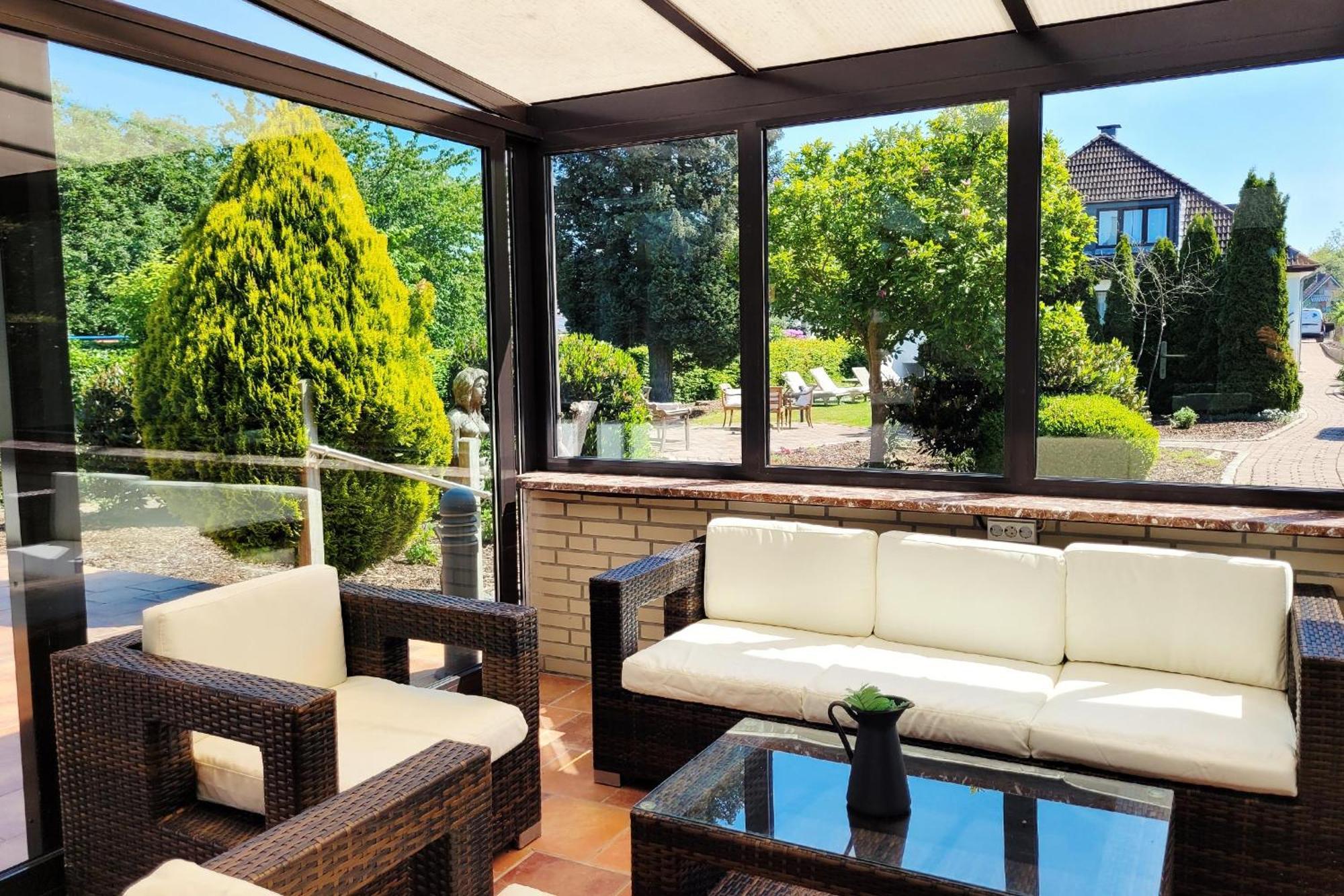 Haffkrug: Modern With Garden View And Tranquil Terrace Apartment Scharbeutz